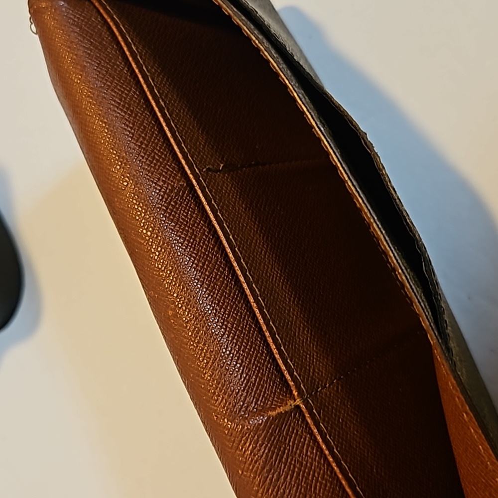 PREOWNED AUTHENTIC LOUIS VUITTON WALLET - Picture 5 of 12